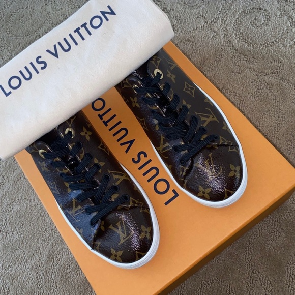 LOUIS VUITTON MONOGRAM Patent Frontrow Sneakers. In very good condition. - Picture 4 of 5